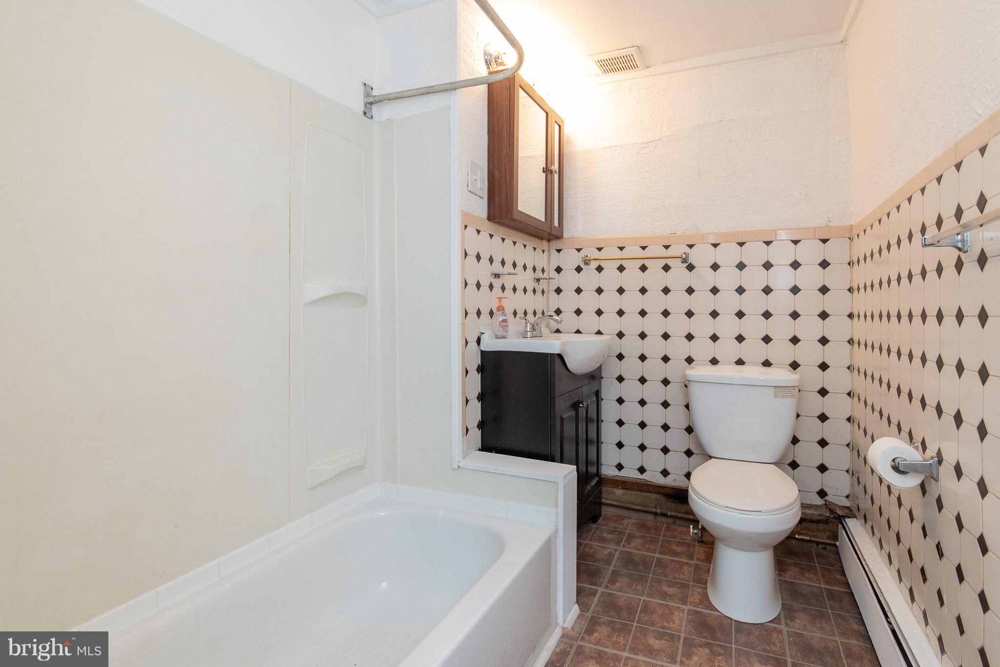 831 Back River Neck Road Baltimore, MD 21221 - Photo 20 of 30 Bath