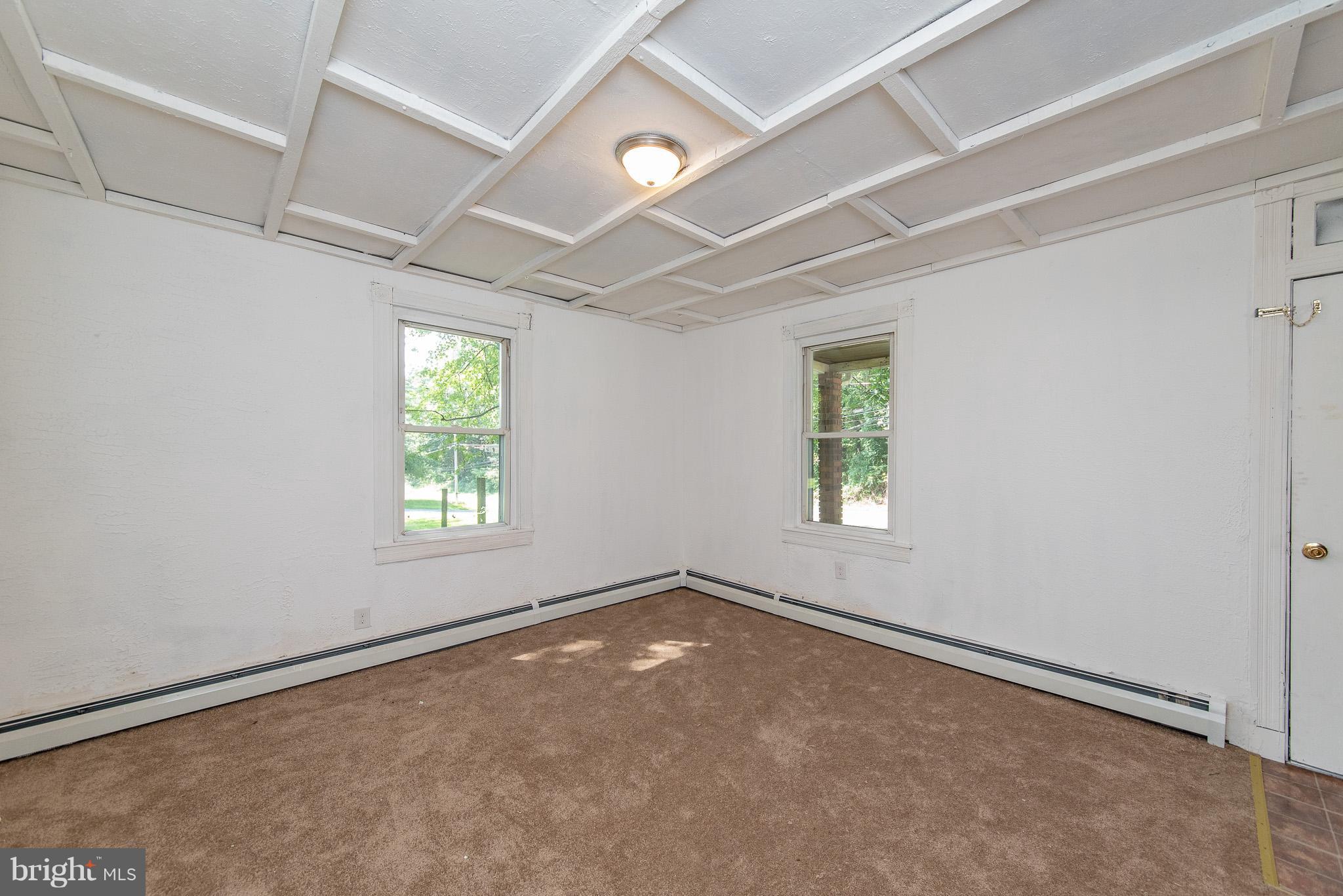 831 Back River Neck Road Baltimore, MD 21221 - Photo 5 of 30 Living Room