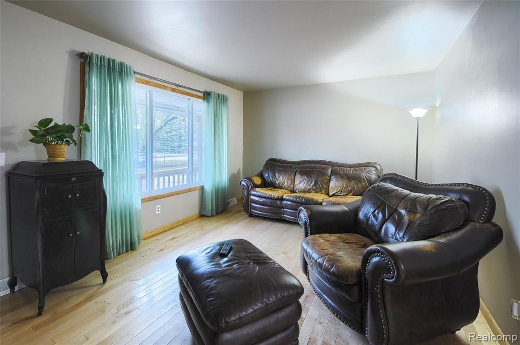 5250 East Carpenter Road Flint, MI 48506 - Photo 3 of 33