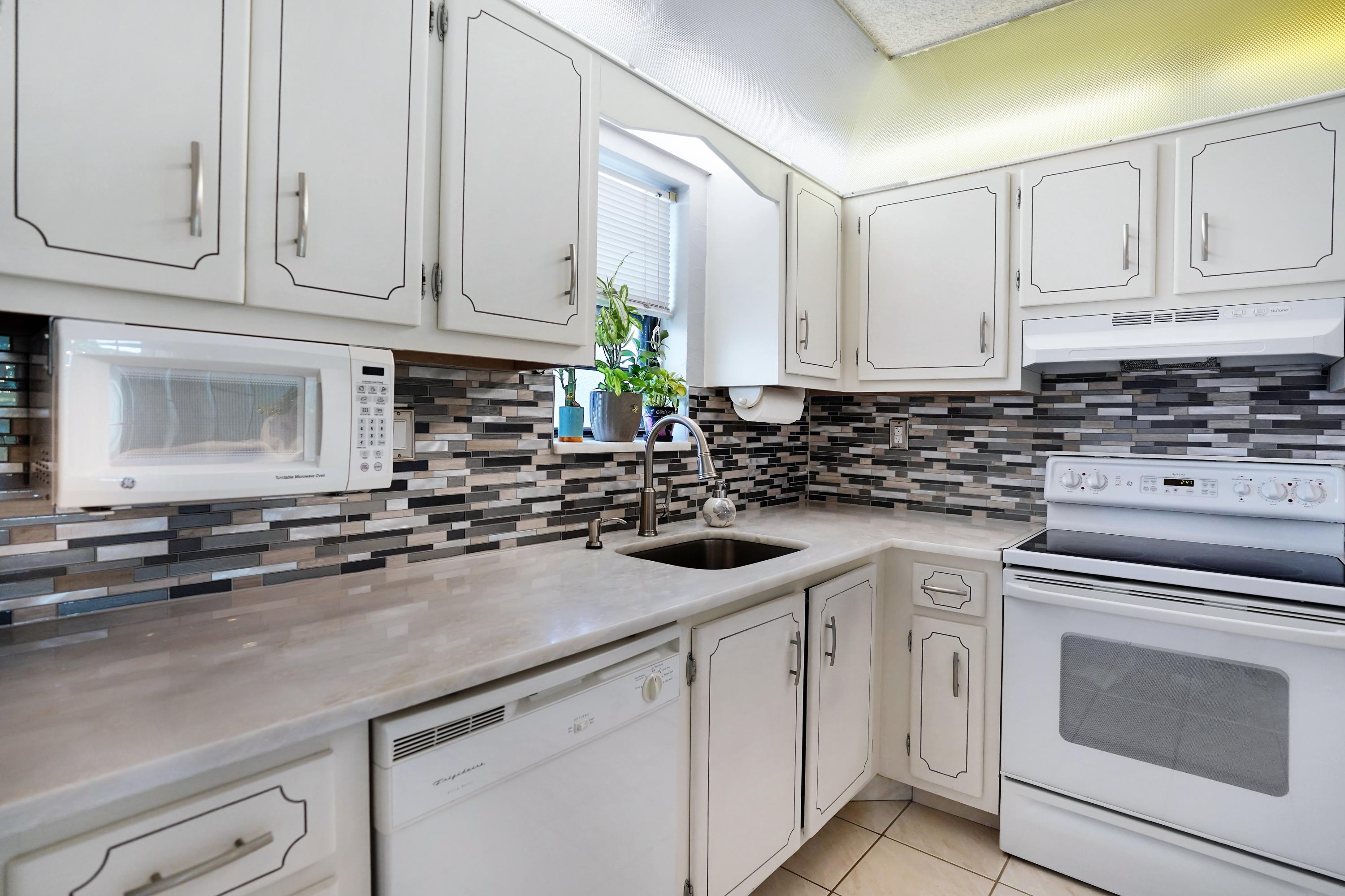 9440 Southwest 8th Street, Unit 206 Boca Raton, FL 33428 - Photo 9 of 28 Kitchen