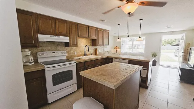 $2,900 | 787 Liberty Street, Englewood, FL 34223