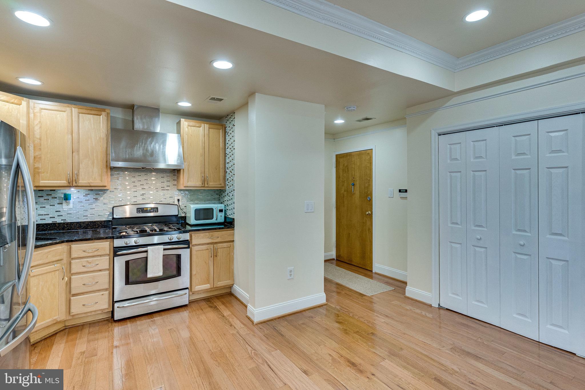 1437 Spring Road Northwest, Unit 21 Washington, DC 20010 - Photo 11 of 28 Kitchen w/Exhaust Vented Hood