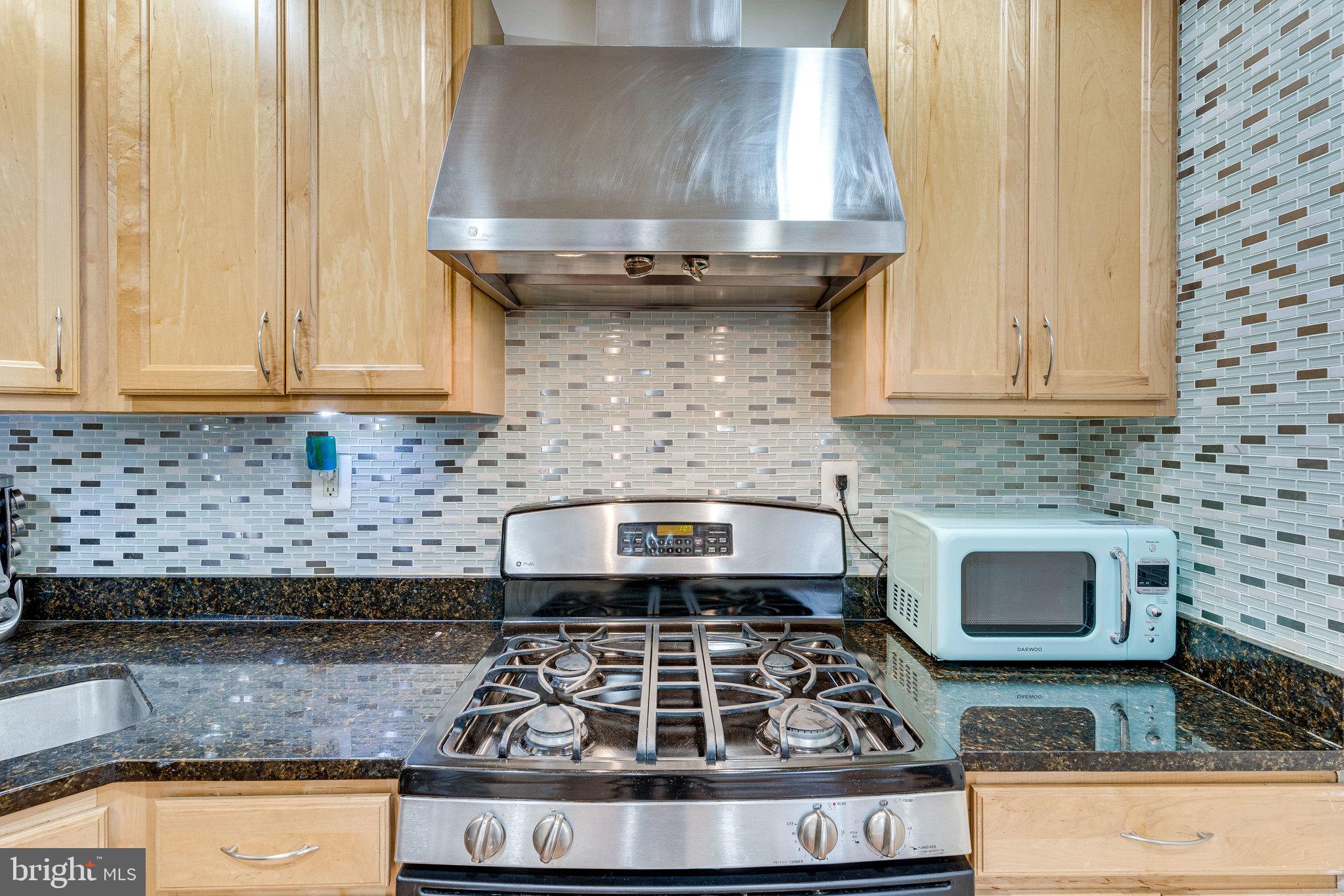 1437 Spring Road Northwest, Unit 21 Washington, DC 20010 - Photo 13 of 28 Kitchen w/4 Burner Stove and Oven