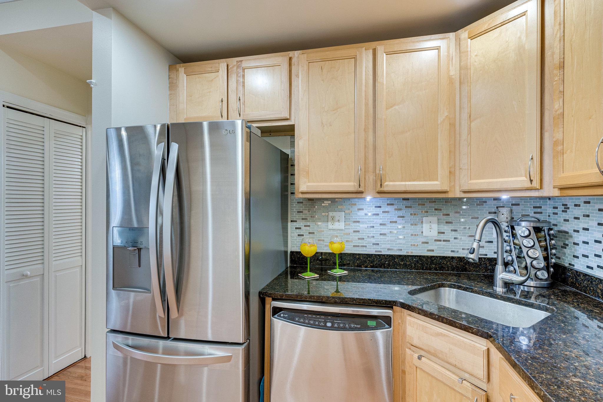 1437 Spring Road Northwest, Unit 21 Washington, DC 20010 - Photo 14 of 28 Kitchen w/back splash