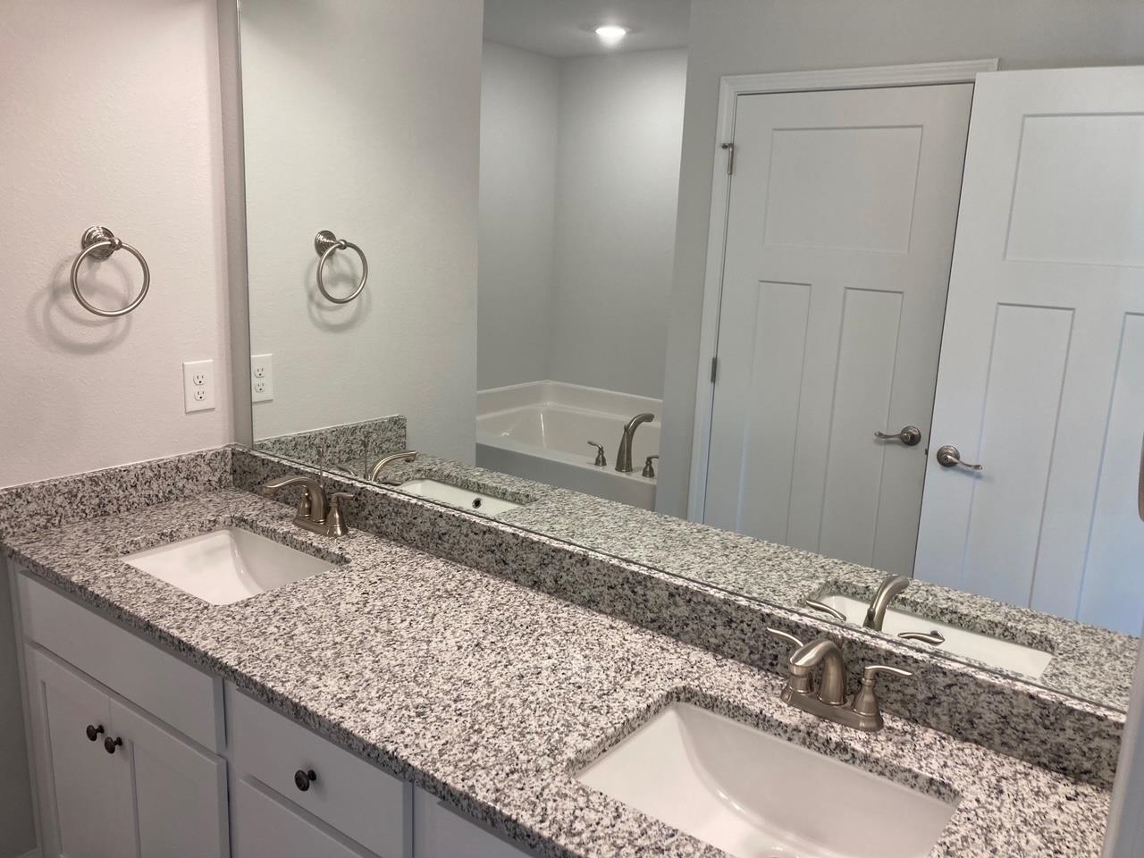 696 Mayflower Drive Foley, AL 36535 - Photo 13 of 25 Bathroom