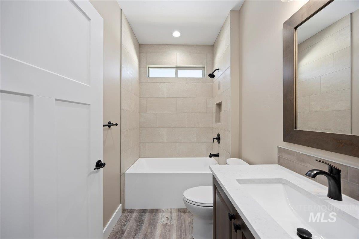 231 Sandi Road Twin Falls, ID 83301 - Photo 22 of 31 Bathroom featuring light wood-style floors, vanity, and shower / bath combination