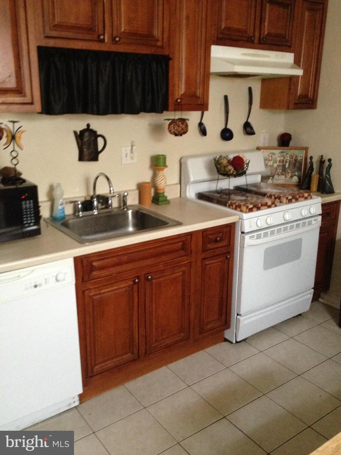 302 Pinewood Road Dundalk, MD 21222 - Photo 3 of 9 Kitchen