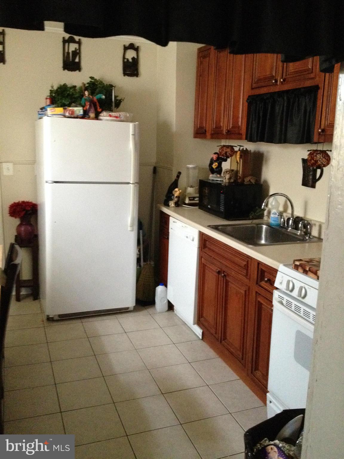 302 Pinewood Road Dundalk, MD 21222 - Photo 4 of 9 Kitchen