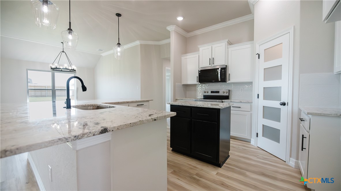 1404 Tahonta Drive Hewitt, TX 76643 - Photo 6 of 32