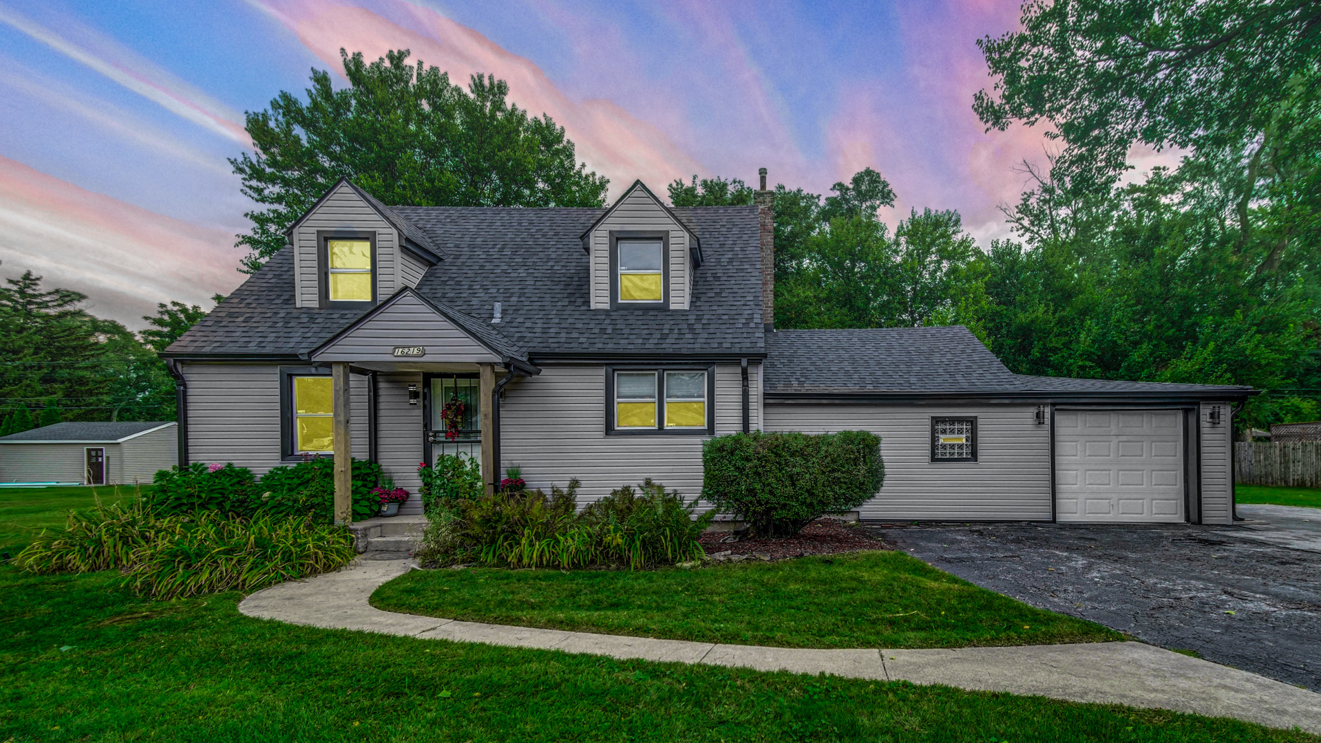 16219 Turner Avenue Markham, IL 60428 - Photo 2 of 32