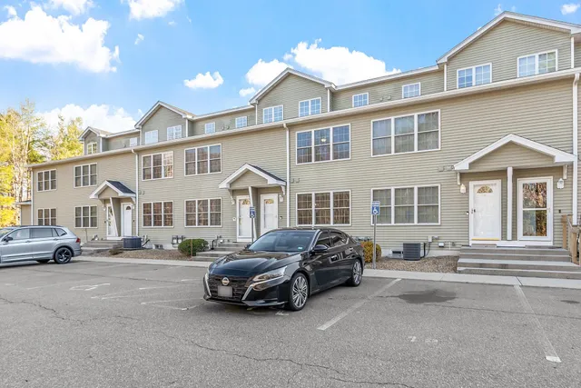 $2,700 | 10 Steeple Chase Drive, Hampstead, NH 03841