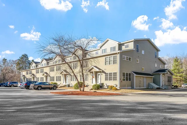 $2,700 | 10 Steeple Chase Drive, Hampstead, NH 03841