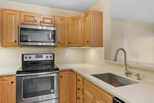 $2,700 | 10 Steeple Chase Drive, Hampstead, NH 03841