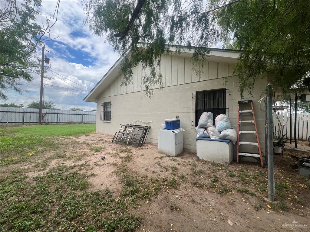 5020 La Homa Road Mission, TX 78574 - Photo 22 of 28 a view of a house with backyard and sitting area