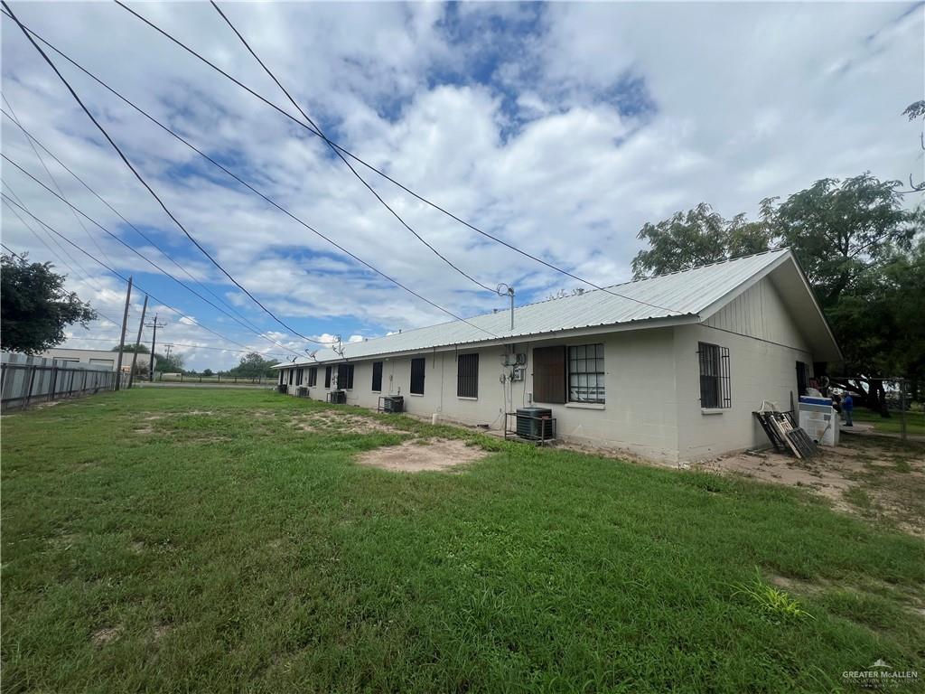 5020 La Homa Road Mission, TX 78574 - Photo 25 of 28 a big room with table and chairs
