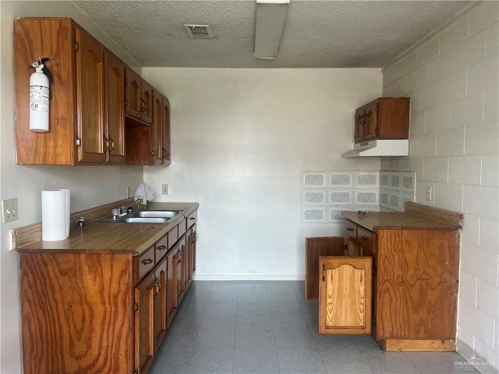 5020 La Homa Road Mission, TX 78574 - Photo 10 of 28 a kitchen with a stove and a microwave