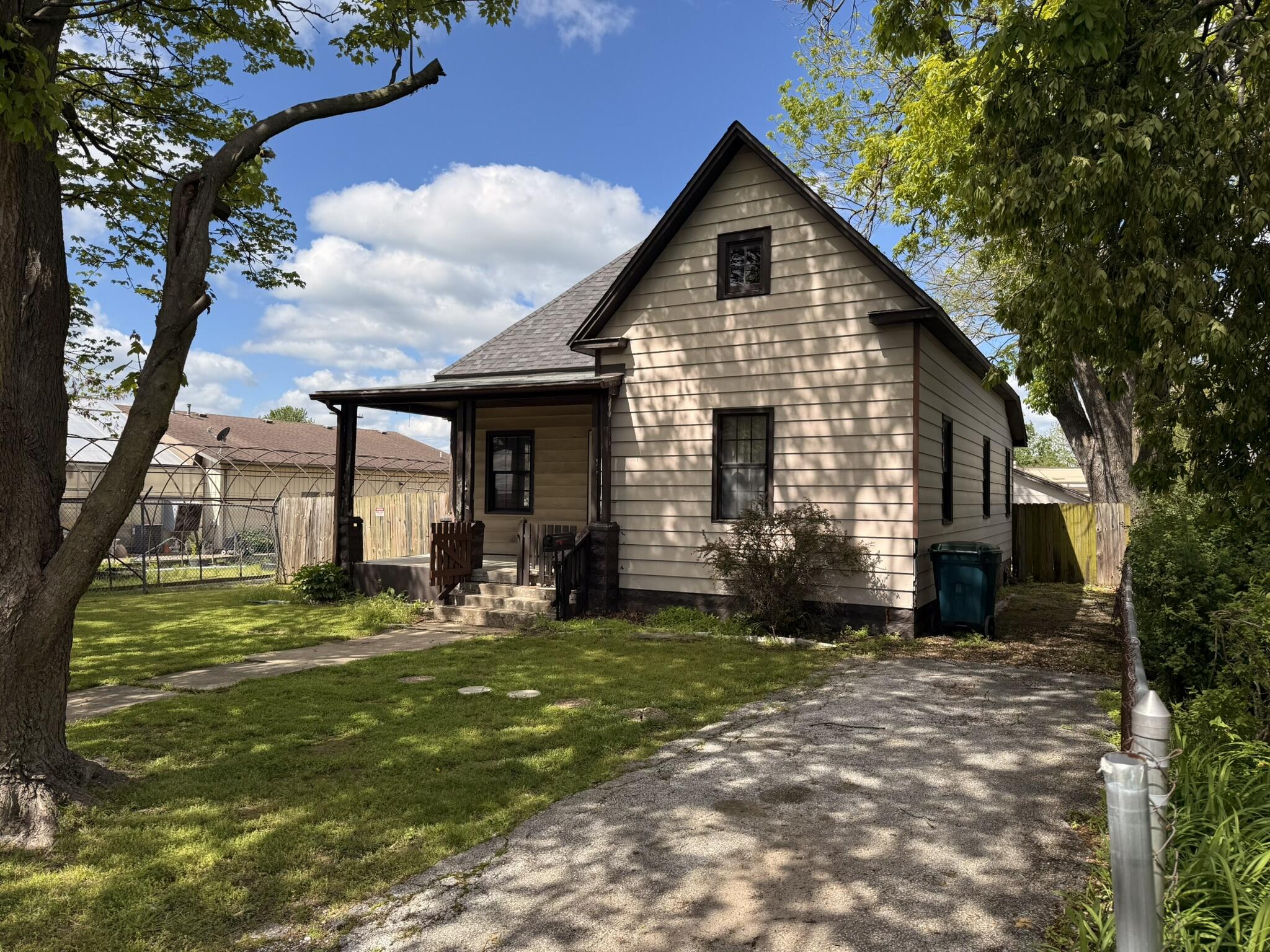 808 8th Street Monett, MO 65708 - Photo 1 of 1 Front