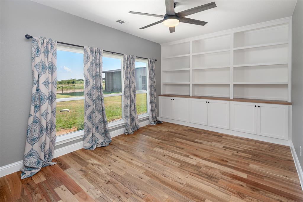 1019 Vaughan Lane Tioga, TX 76271 - Photo 10 of 40