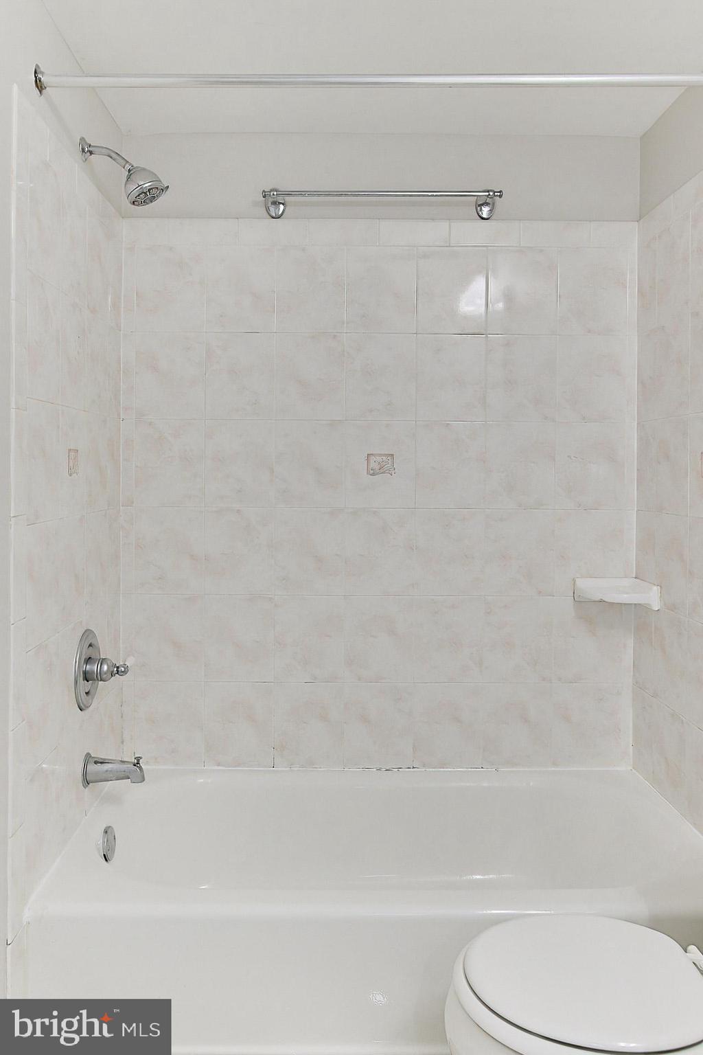 5905 F Kingsford Road, Unit 389 Springfield, VA 22152 - Photo 32 of 58 Bathroom features replaced tub, shower tile