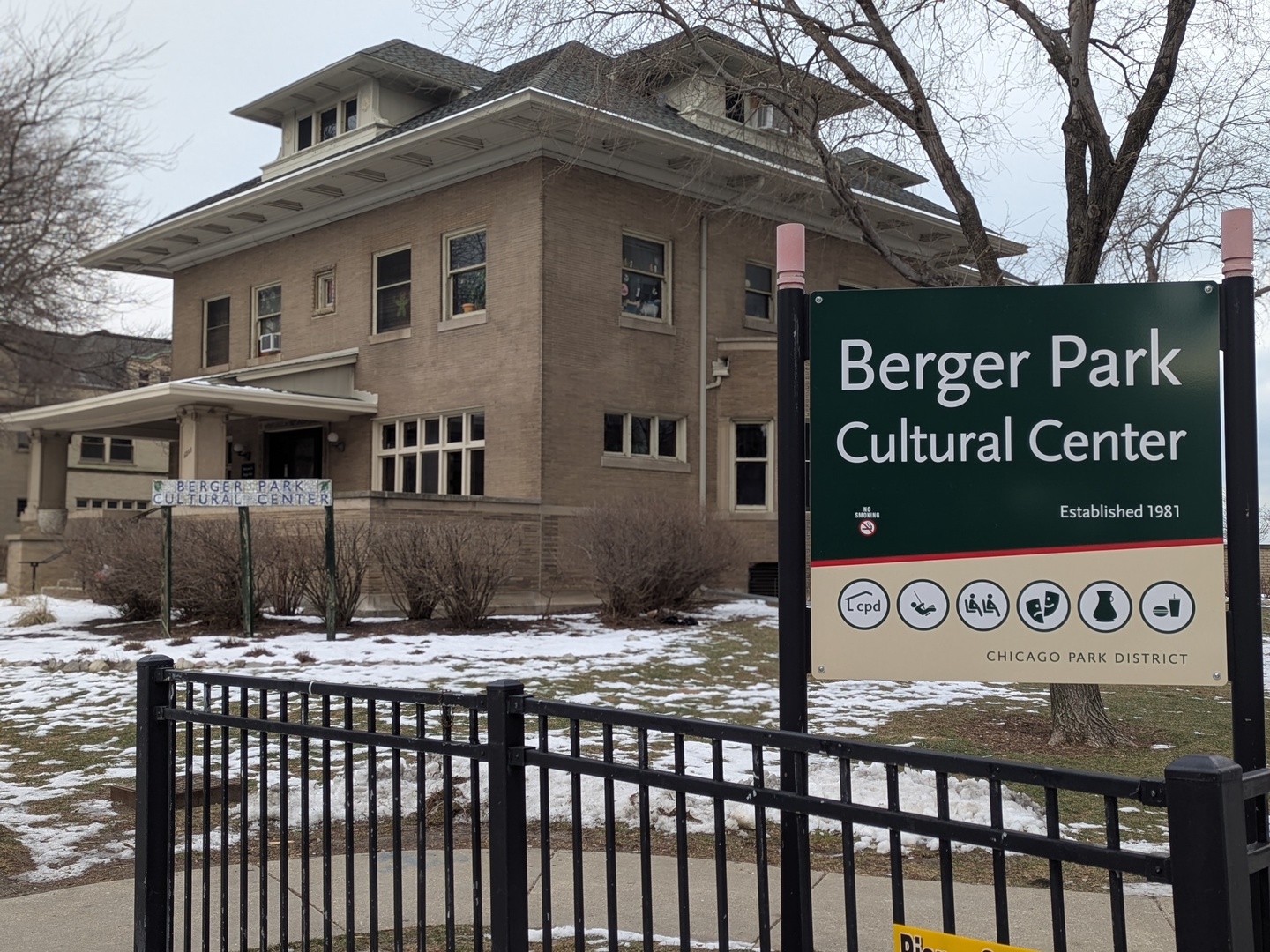 6171 North Sheridan Road, Unit 1408 Chicago, IL 60660 - Photo 15 of 24 a view of a sign board