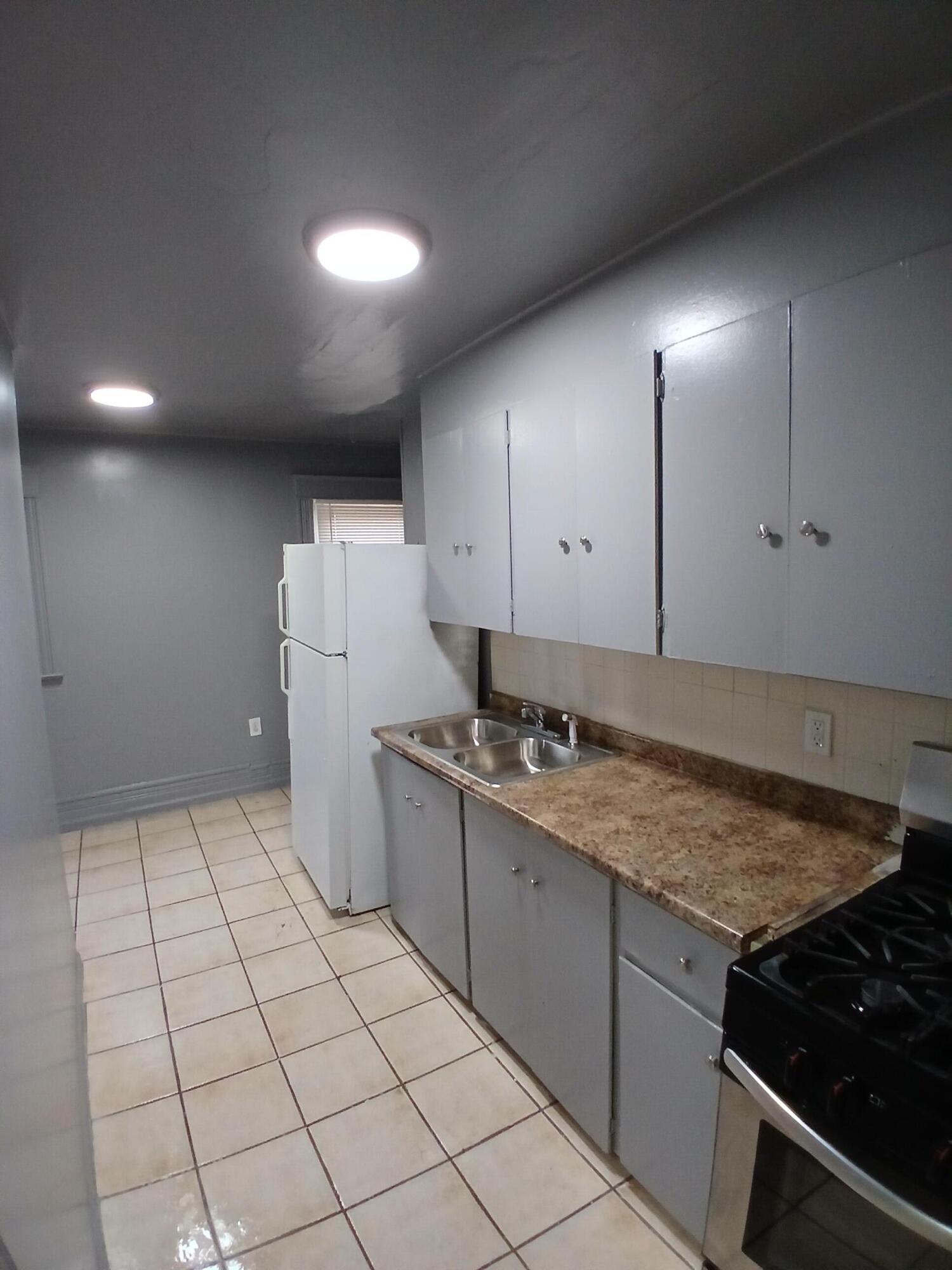 35 Liberty Street Pontiac, MI 48341 - Photo 3 of 7 91ddca75-62ab-496c-9e0c-16b2e54b3f71-1_a