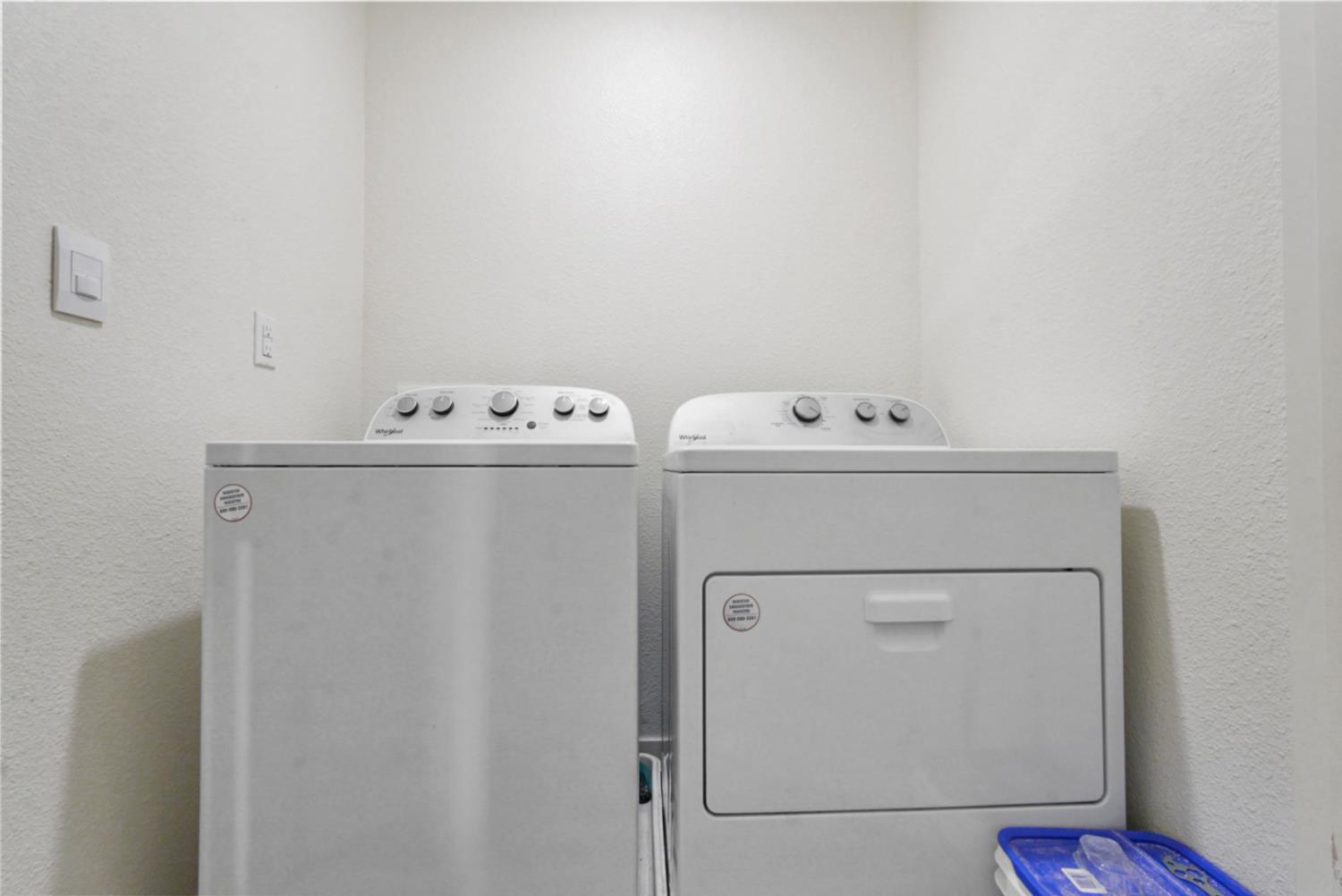 377 Shafer Avenue Merced, CA 95348 - Photo 20 of 36 a utility room with dryer and washer