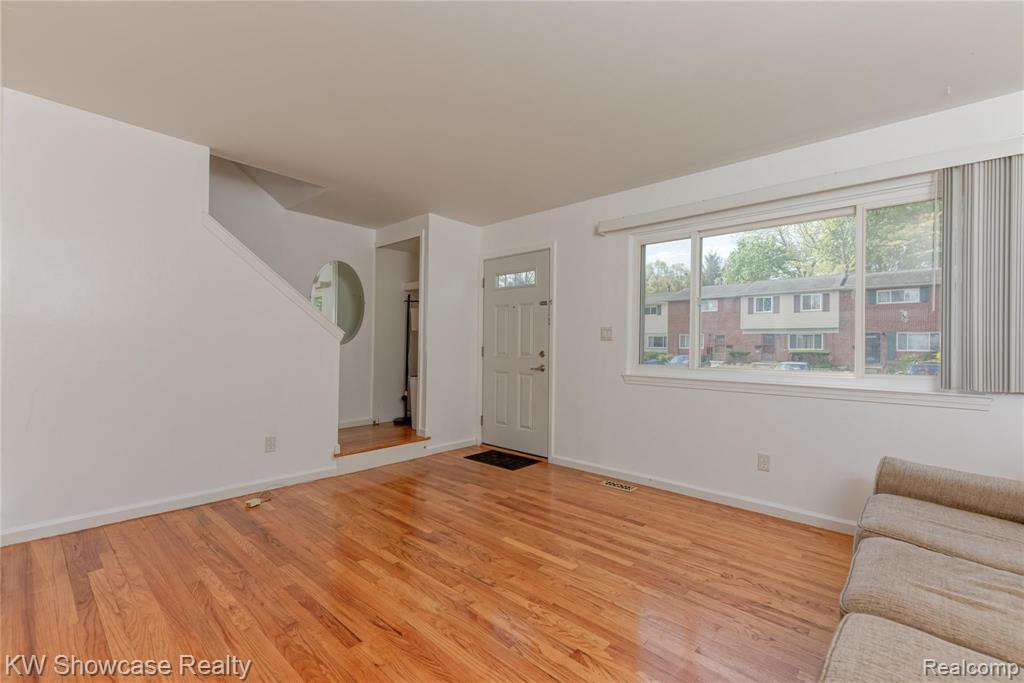 3276 Williamsburg Road Ann Arbor, MI 48108 - Photo 4 of 18