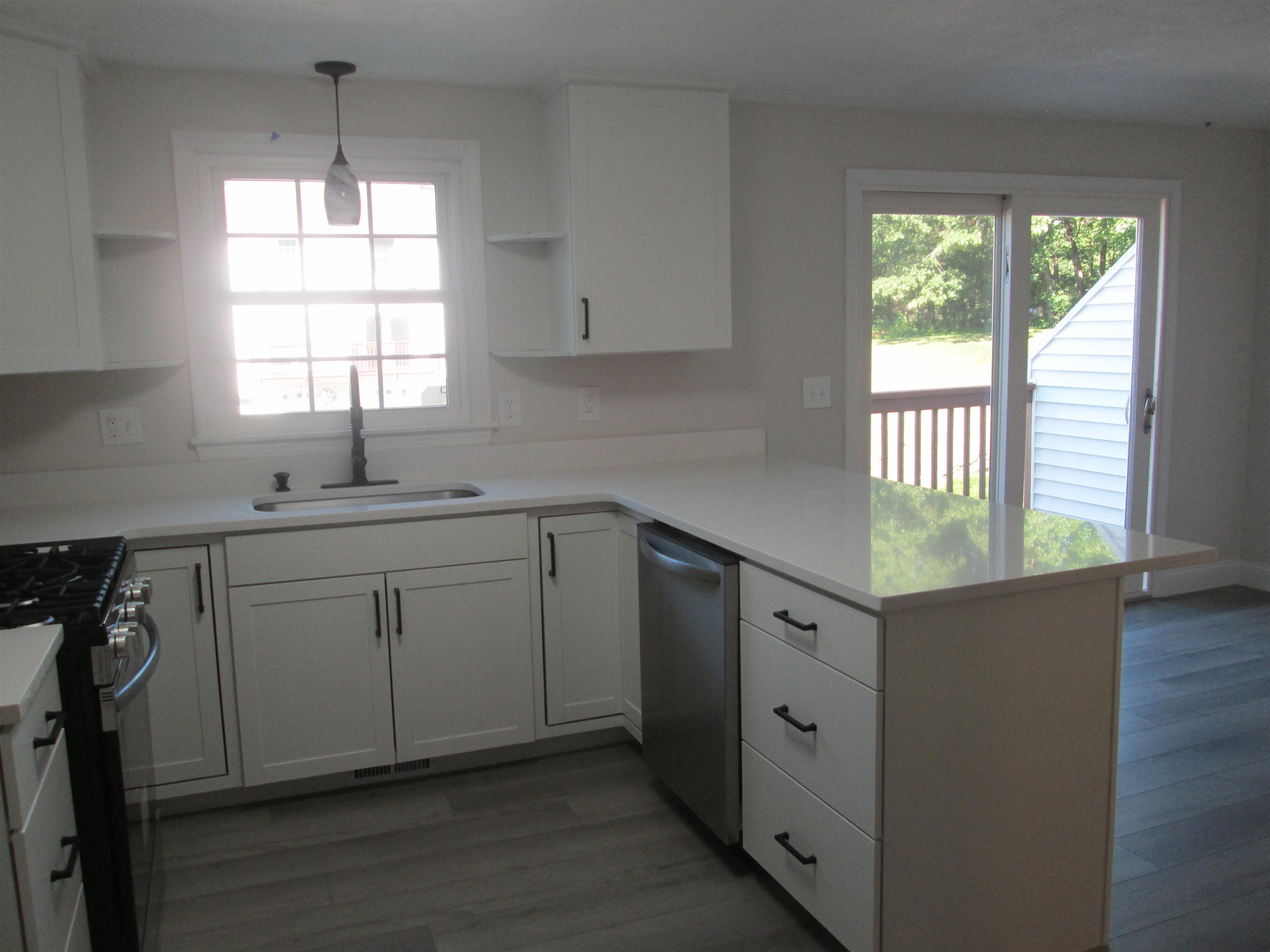 48 Ramsgate Ridge Drive, Unit 251 Nashua, NH 03063 - Photo 3 of 17
