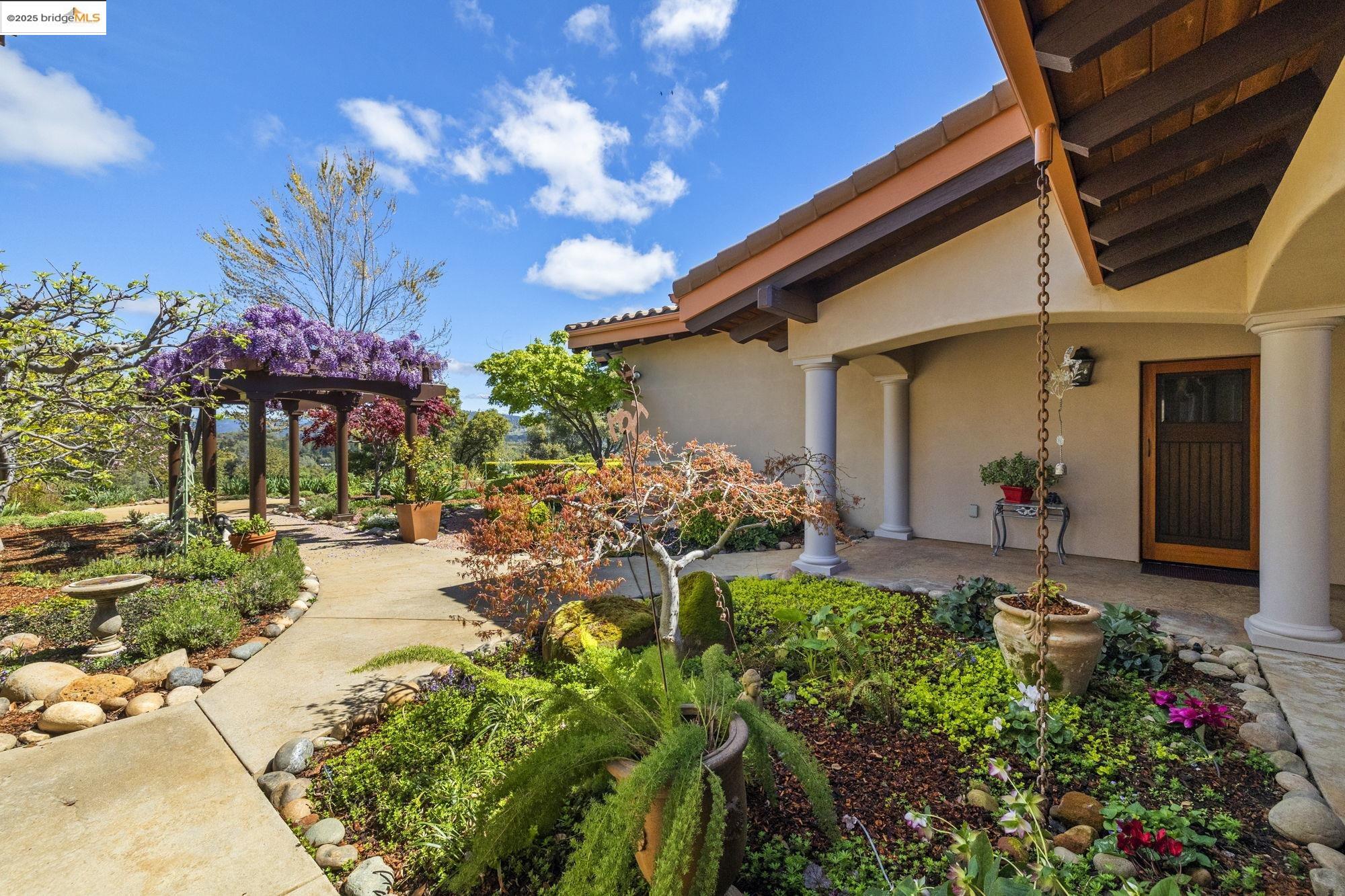 10270 Slate Rim Road Sonora, CA 95370 - Photo 39 of 55 a view of a backyard with plants and a patio