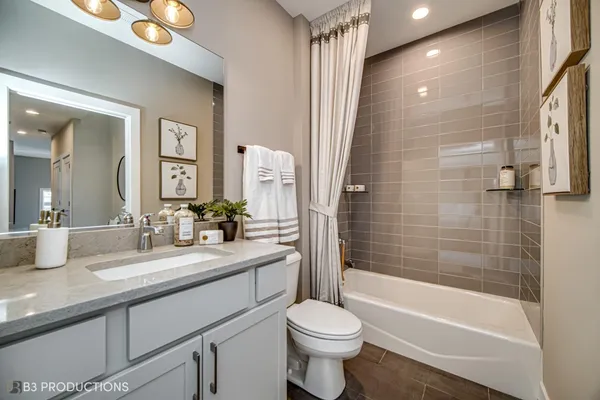 $855,000 | 105 Valparaiso Street, Valparaiso, IN 46383