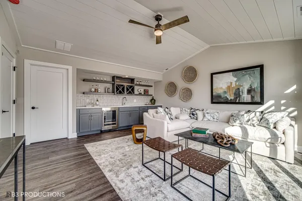 $855,000 | 105 Valparaiso Street, Valparaiso, IN 46383