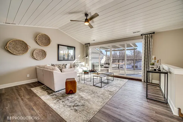 $855,000 | 105 Valparaiso Street, Valparaiso, IN 46383