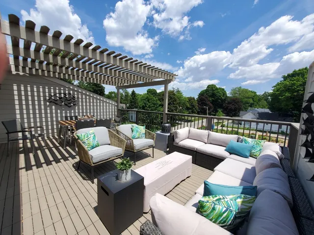 $855,000 | 105 Valparaiso Street, Valparaiso, IN 46383