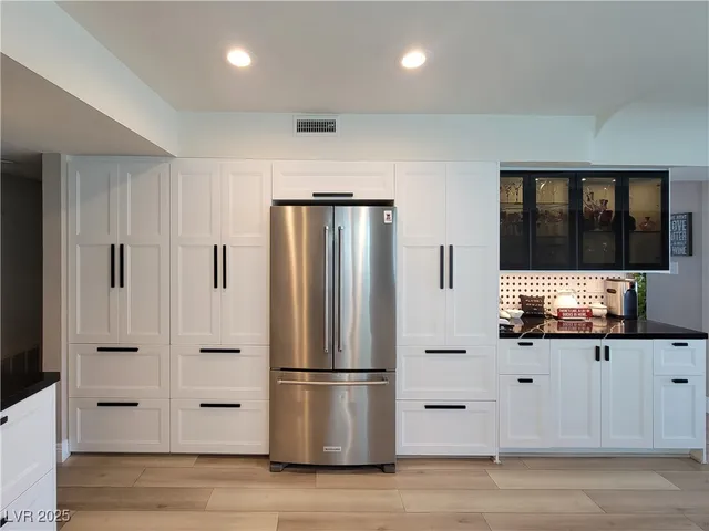 $1,150,000 | 3020 West Waterside Circle, Las Vegas, NV 89117