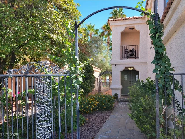 $1,150,000 | 3020 West Waterside Circle, Las Vegas, NV 89117