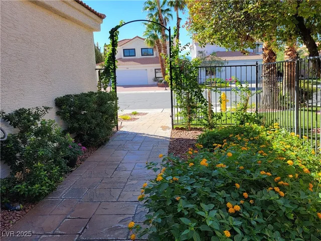 $1,150,000 | 3020 West Waterside Circle, Las Vegas, NV 89117