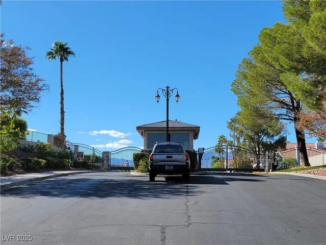 $1,150,000 | 3020 West Waterside Circle, Las Vegas, NV 89117