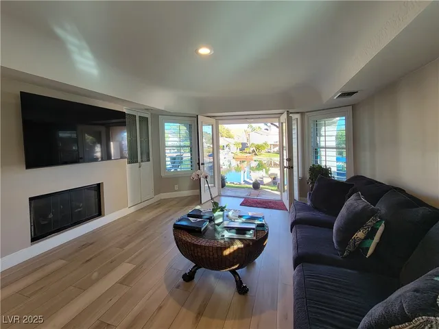 $1,150,000 | 3020 West Waterside Circle, Las Vegas, NV 89117