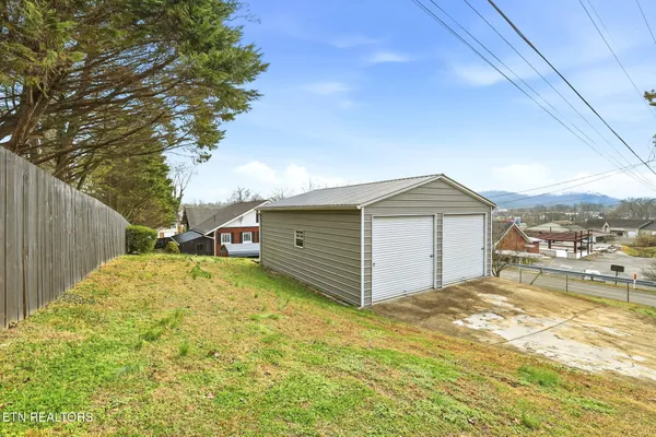 $469,000 | 518 North Main Street, Clinton, TN 37716