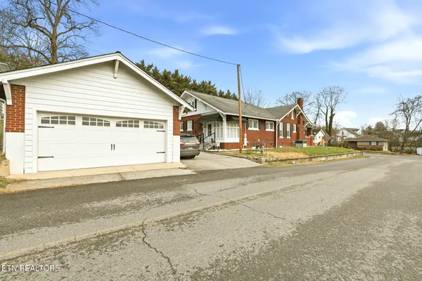 $469,000 | 518 North Main Street, Clinton, TN 37716