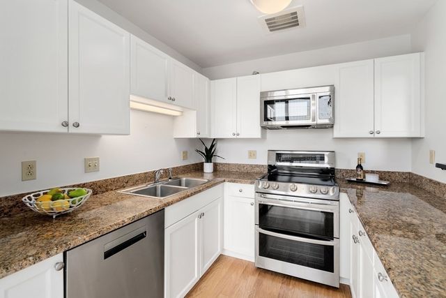 $630,000 | 234 Causeway Street, Unit 921, Boston, MA 02114