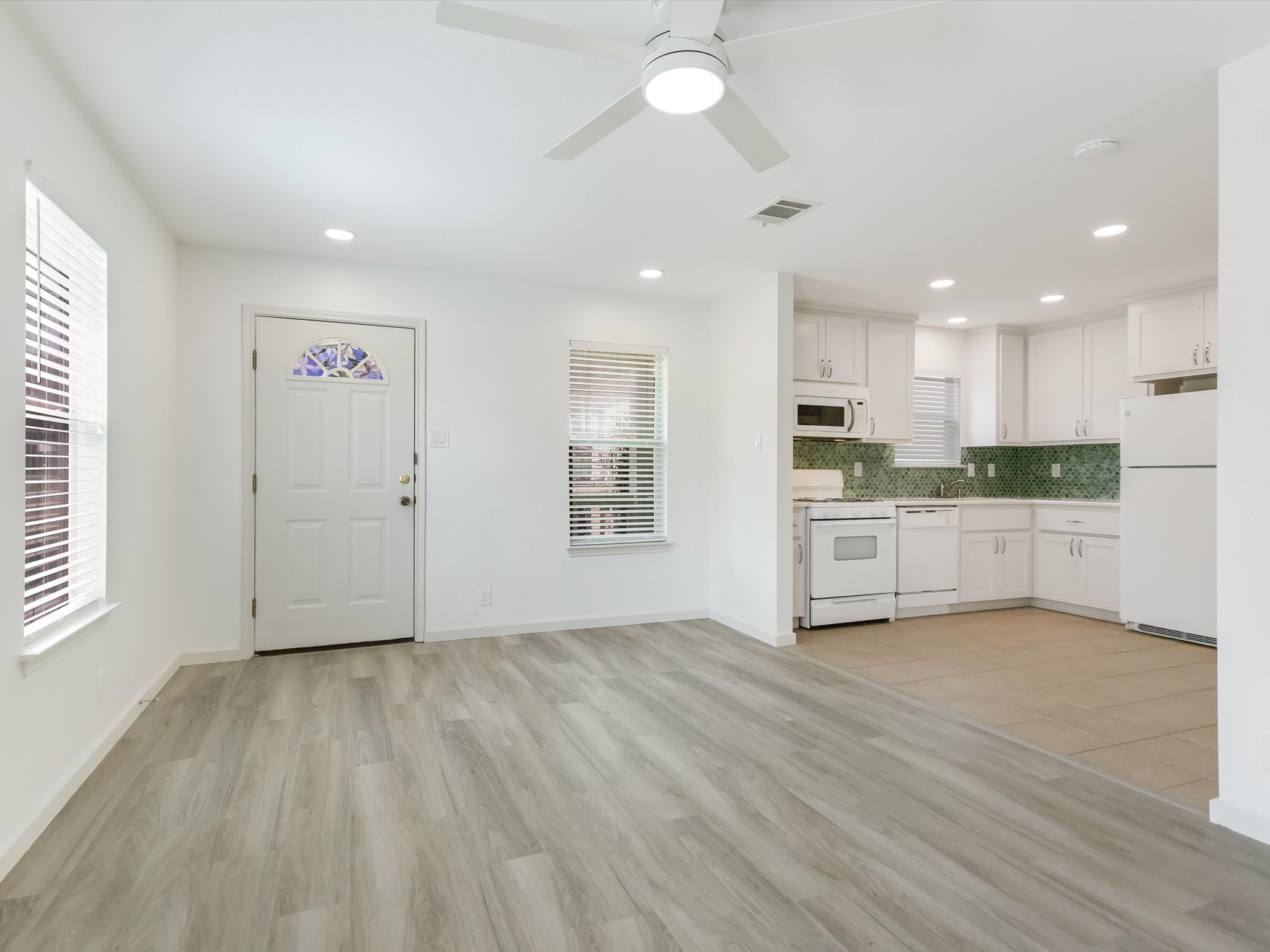 5104 Delores Avenue, Unit B Austin, TX 78721 - Photo 4 of 12 a view of kitchen with wooden floor and electronic appliances