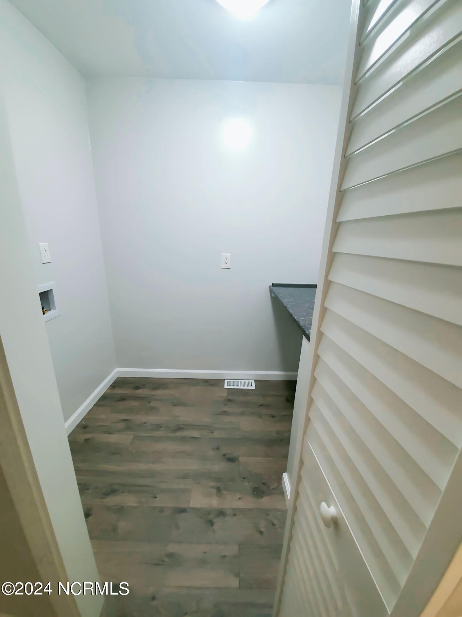 711 San Juan Road New Bern, NC 28560 - Photo 17 of 31 Laundry Room