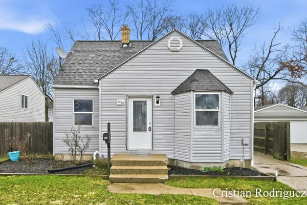 $274,900 | 2232 Avon Avenue Southwest, Wyoming, MI 49519