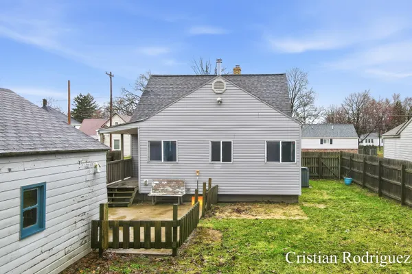 $274,900 | 2232 Avon Avenue Southwest, Wyoming, MI 49519