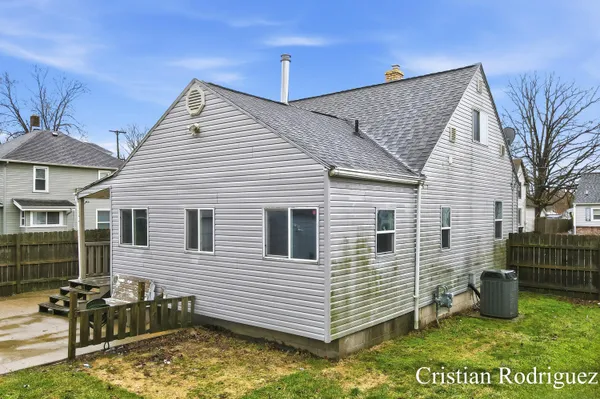 $274,900 | 2232 Avon Avenue Southwest, Wyoming, MI 49519