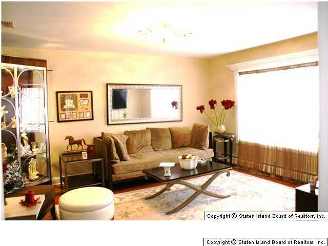 826 West Fingerboard Road Staten Island, NY 10305 - Photo 2 of 19 Additional Photo