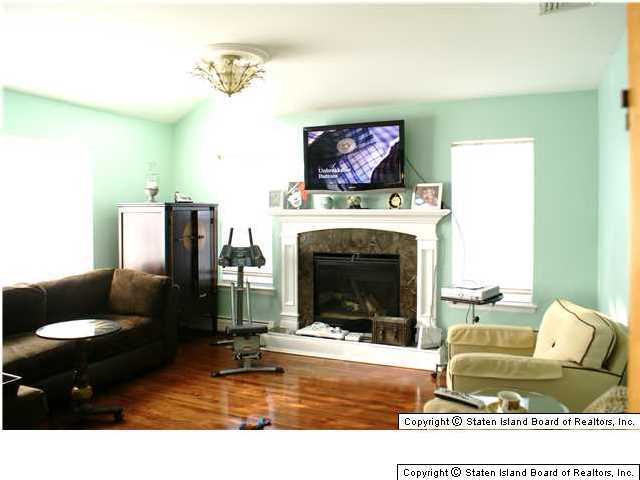 826 West Fingerboard Road Staten Island, NY 10305 - Photo 6 of 19 Additional Photo