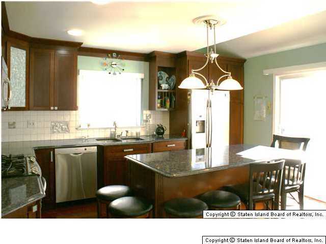 826 West Fingerboard Road Staten Island, NY 10305 - Photo 7 of 19 Additional Photo