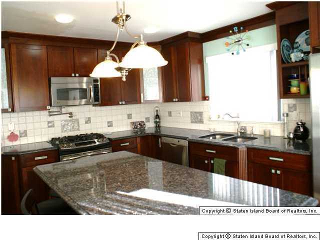 826 West Fingerboard Road Staten Island, NY 10305 - Photo 8 of 19 Additional Photo